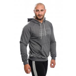 Мъжки суитшърт от мека и топла материя, подходящ за ежедневието.